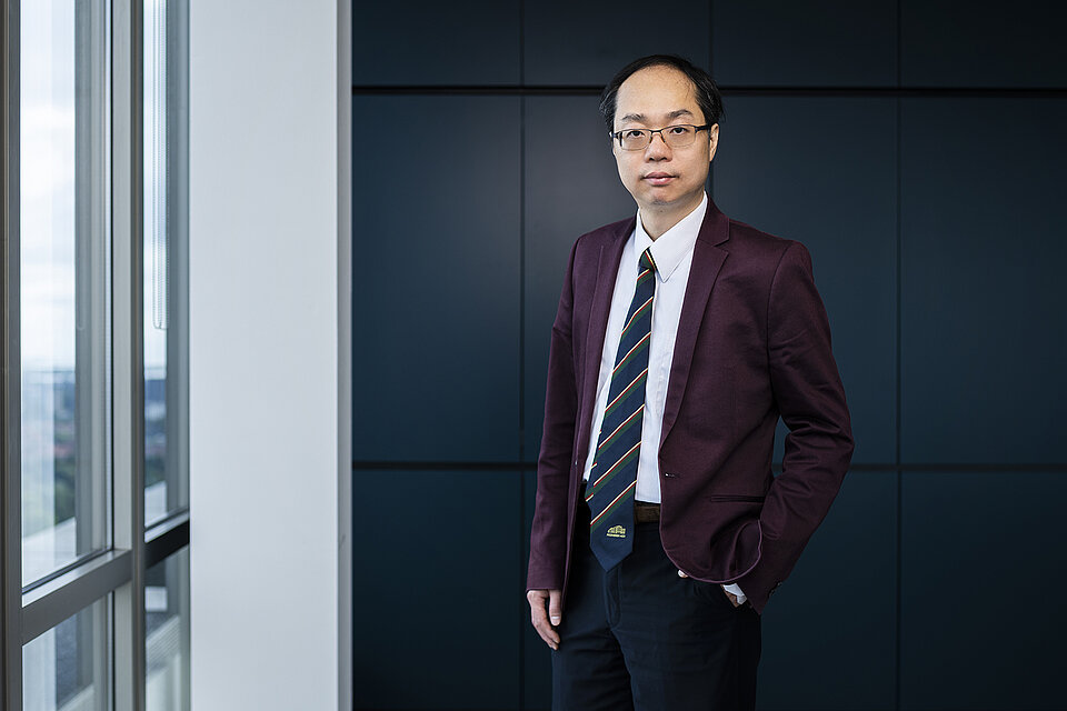 HOYNG ROKH MONEGIER: Dr. Andrew Lin